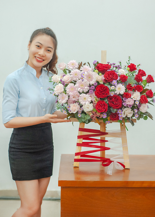 Hoa khai trương để bàn đỏ pastel nhẹ nhàng gallery
