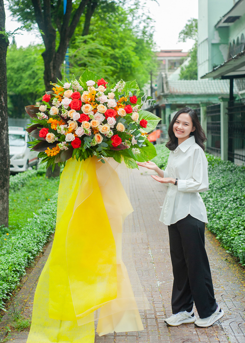 Kệ hoa khai trương vàng đỏ sang trọng gallery