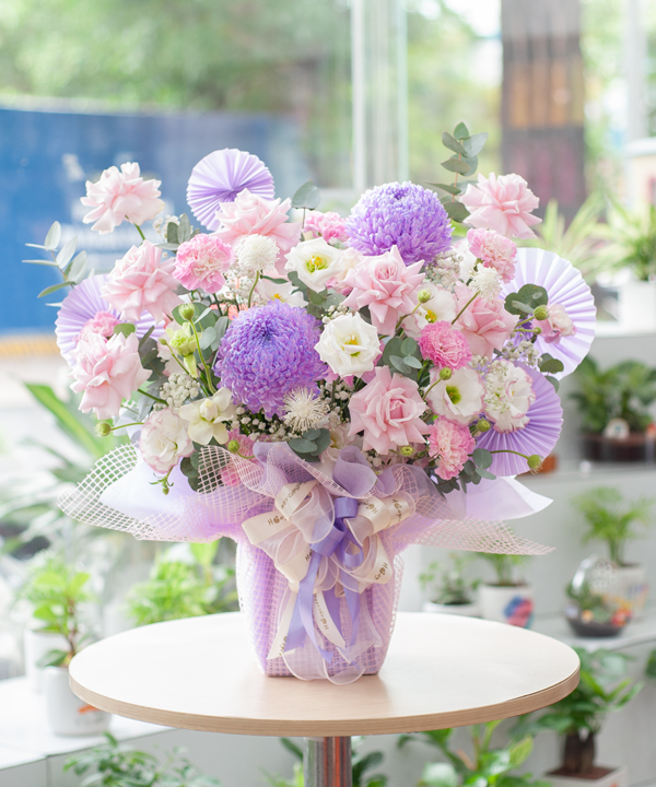 Giỏ hoa sinh nhật tím pastel dịu dàng gallery