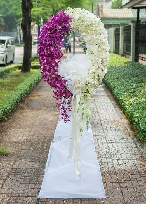 Vòng hoa lan tím trắng sang trọng gallery